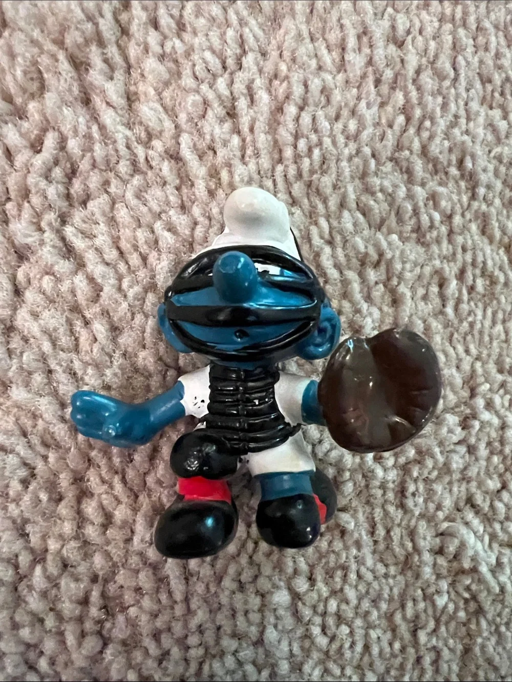 Vintage Smurf baseball catcher pvc figurine